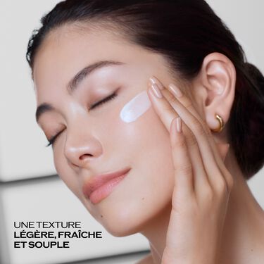 Cr&egrave;me Soyeuse R&eacute;g&eacute;n&eacute;rante Totale, 